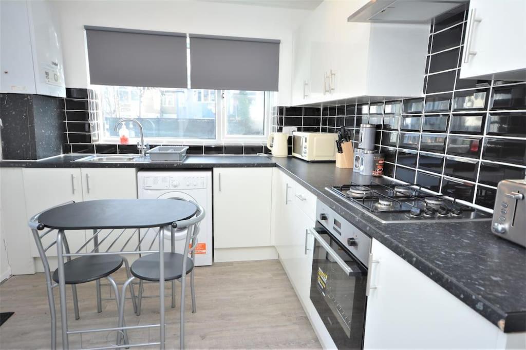 4 Bedroom House In East Londres Exterior foto