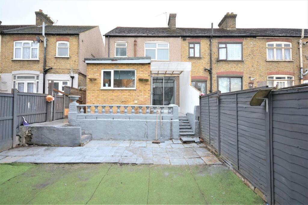 4 Bedroom House In East Londres Exterior foto