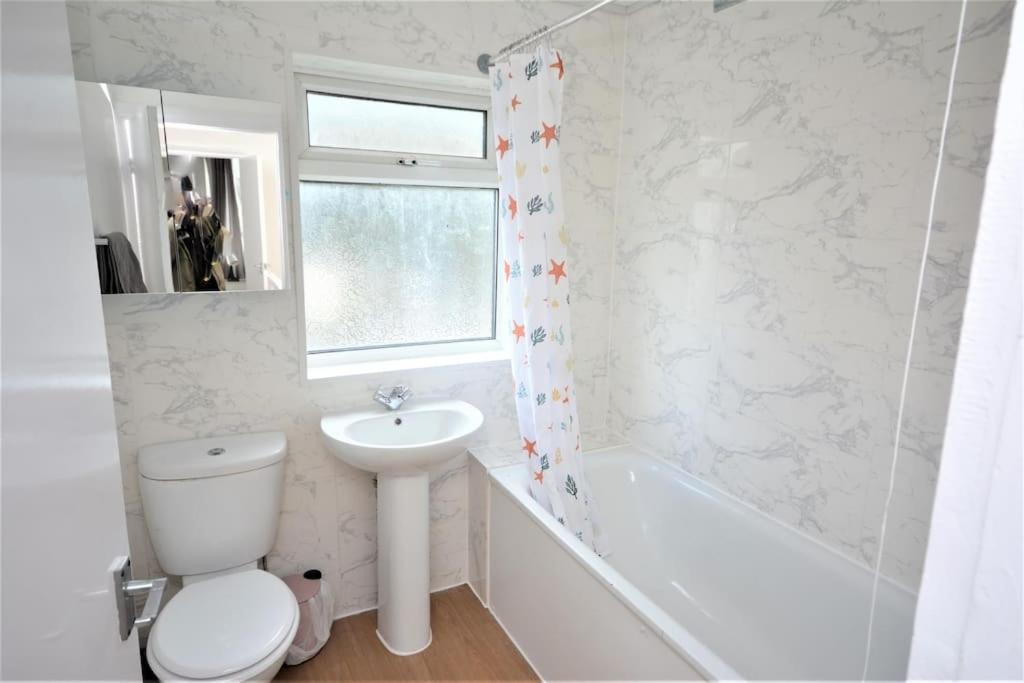 4 Bedroom House In East Londres Exterior foto